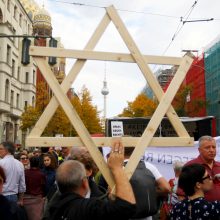 Tūkstančiai žmonių Europos miestuose dalyvavo protestuose prieš Turkijos puolimą