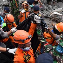 Indonezijos žemės drebėjimo aukų padaugėjo iki 131