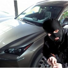 Klaipėdoje siautėja ilgapirščiai: pavogė prabangaus „Lexus“ detalę