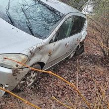 Klaipėdos rajone – skaudi avarija: vilkikas taranavo automobilį, pastarasis nulėkė nuo kelio