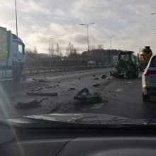 Vilkiko ir traktoriaus avarija paralyžavo eismą Vilniuje