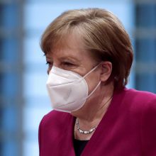 A. Merkel ragina griežtinti suvaržymus dėl COVID-19