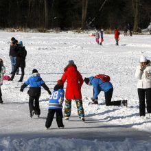 Metas pramogoms ant ledo: klaipėdiečiai džiaugėsi čiuožimo malonumais