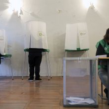 Gruzija balsuoja antrajame itin atkaklių prezidento rinkimų ture: nesklandumų nėra