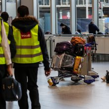 Vokietijos oro uostuose atšaukiama šimtai skrydžių