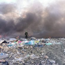 Nepavojingų atliekų sąvartyne Plungės rajone – gaisras, situaciją stebi aplinkosaugininkai