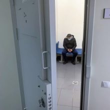 Vilniuje sulaikyti narkotikus platinę vyriškiai: įkalčius sviedė pro langą