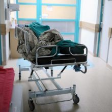 Panevėžio ligoninėje atsidūrė nenustatytu aštriu daiktu sužalotas vaikinas