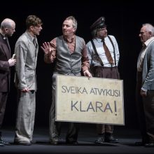 „Senos damos vizitas“ – A. Giniočio debiutas Nacionaliniame Kauno dramos teatre