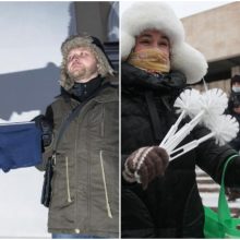 Protestų Rusijoje simboliai – tualeto šepečiai ir mėlyni apatiniai