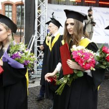 Klaipėdos universiteto absolventams įteikti diplomai