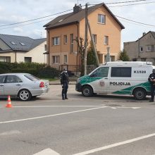 Kaune „Mercedes-Benz“ partrenkė paspirtuku važiavusį 62-ejų vyrą