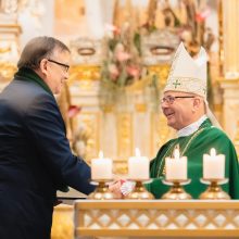 Sambūrio „Gerumo ąžuolas“ susitikimas: katedros šventoriuje pasodino ąžuolą