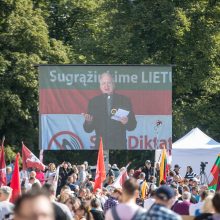 Vilniuje – tūkstantinis protestas: su plakatais „Ne gyvulių pasui“ ir „Dž. Sorošą lauk iš Lietuvos“