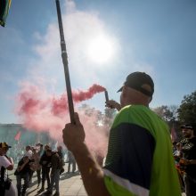 Vilniuje – tūkstantinis protestas: su plakatais „Ne gyvulių pasui“ ir „Dž. Sorošą lauk iš Lietuvos“