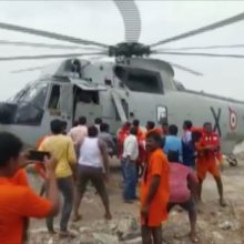 Indijoje apvirto pramoginis laivas: dingo dešimtys žmonių