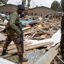 Kenijos sostinėje sugriuvo mokykla: žuvo septyni vaikai, dešimtys sužeista