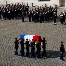 Prancūzija jaudinančia gedulo ceremonija atsisveikino su buvusiu prezidentu 