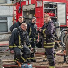 Gaisras Alytuje palaužė net stipriausius: ligoninėje atsidūrė du ugniagesiai