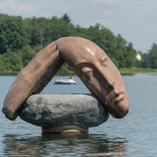 Akmens skulptūrų parke Lietuvos rieduliai tapo meno kūriniais