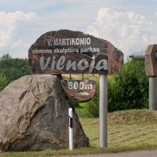 Akmens skulptūrų parke Lietuvos rieduliai tapo meno kūriniais