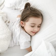Specialistės patarimai: kokių priemonių imtis, kad vaikų miegas būtų kokybiškas?