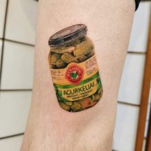 Kėdainių agurkėliai ant klaipėdiečio kūno virto tatuiruote
