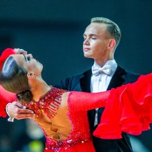 Galimybės: „Žiburio“ šokėjai D.Mūras ir I.Matulevičiūtė <span style=color:red;>(treneriai L. ir V.Bankauskai)</span> dalyvavo standartinių ir Lotynų Amerikos šokių programų finaluose.