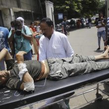 Tragedija Indijos Kašmyre: autobusui nukritus į tarpeklį žuvo 35 žmonės