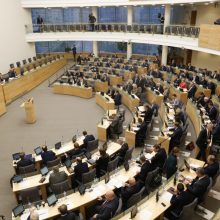 Vyriausybės negebėjimas įtikinti Seimo dėl mokesčių liudija apie augančią suirutę