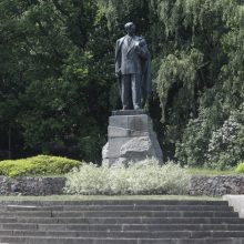 Apžvalga: ar P. Cvirkos paminklas Vilniuje turi būti nukeltas? Argumentai už ir prieš