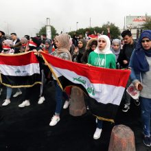 Irake protestuotojai pasiduoti nežada: susirėmė su saugumo pajėgomis