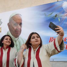 Popiežius lankosi neseniai „Islamo valstybės“ kontroliuotame Irako regione