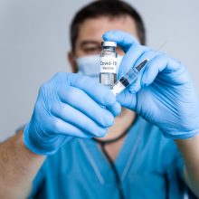 AFP: ES sunaudota daugiau kaip 200 mln. vakcinų nuo COVID-19 dozių