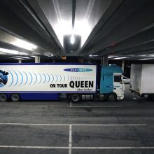 „Queen“ šturmuoja: 19-os sunkvežimių atgabenta koncerto technika jau Kaune