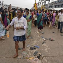 Indijoje per religinį festivalį minioje žuvo 27 žmonės