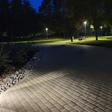 Centrinė Draugystės parko dalis lankytojus pasitinka tamsoje