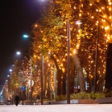 Kalėdinės dekoracijos jau papuošė Kauną: šventinę šviesą skleis ir naujos lemputės