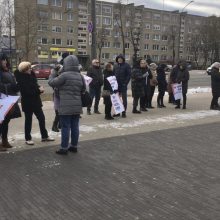 Domeikavos bendruomenė protestuoja dėl pusiaukelės namų