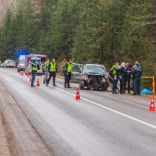 Tragiška avarija Kauno rajone: žuvo dvi moterys, dar trys – ligoninėje 