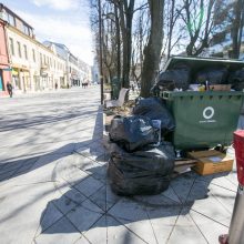 Neatsakingumo viršūnė: po mugės – prišnerkštas naujasis Laisvės alėjos grindinys