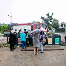 Į konteinerį išmesto šunelio gelbėjimo operacija – bevaisė 