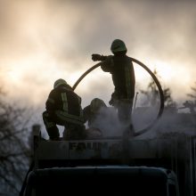 Gaisras šiukšlių karalystėje sukėlė ant kojų Kauno ugniagesius