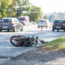 Per avariją Jonavos gatvėje nukentėjo motociklininkas