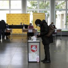 Koronaviruso fone lietuviai grįžo prie balsadėžių: renkamas naujas Seimas