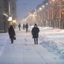 Kauną surakino sniego gniaužtai: eismo sąlygos nepavydėtinos visame mieste