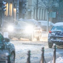 Dėl snygio ir pūgos eismo sąlygos beveik visoje Lietuvoje – sudėtingos