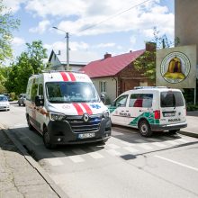 Skaudi nelaimė Kaune: pro gimnazijos langą iškrito mažametis