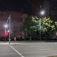 Gyventojai stebisi: kol visi taupo elektrą, Kauno gatvėse dega kalėdinės dekoracijos