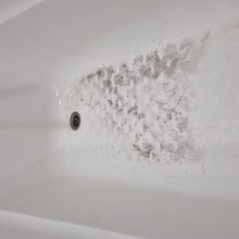 Skundai dėl vandens nesibaigia: iš balos turbūt būtų švaresnis